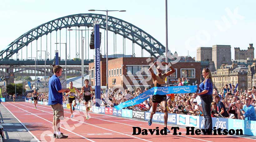 Mo Farah wins the 2 miles at the 2012 BUPA Great North CityGames.